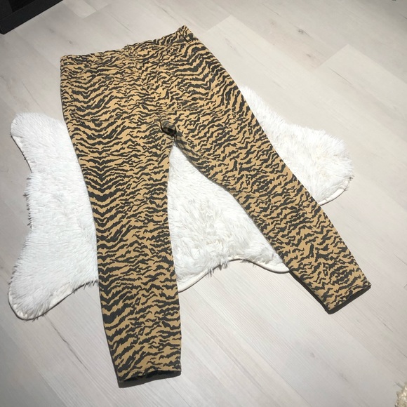 Good American Good Waist Crop Jeans - Picture 6 of 10